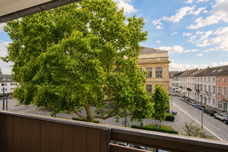 Wohnen am Kaiser-Wilhelm-Museum – 3-Zimmer-Wohnung mit Südloggia im Herzen Krefelds Etagenwohnung in Krefeld