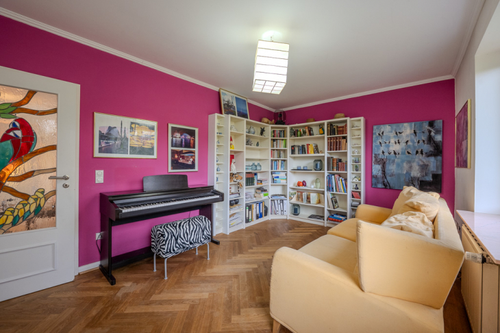 Kinderzimmer anliegend an den Wohnbereich