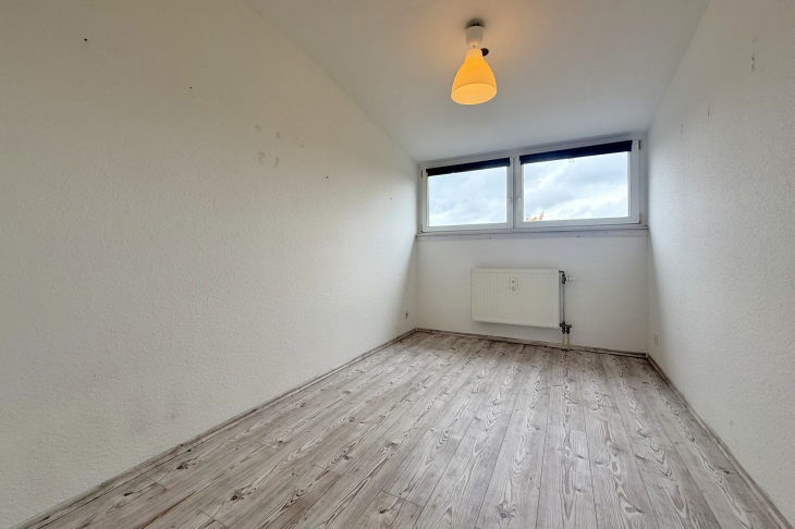 kleines Kinder- oder Arbeitszimmer