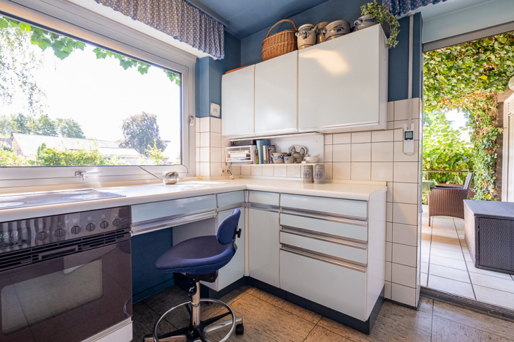 Küche mit Ausgang zur Terrasse EG