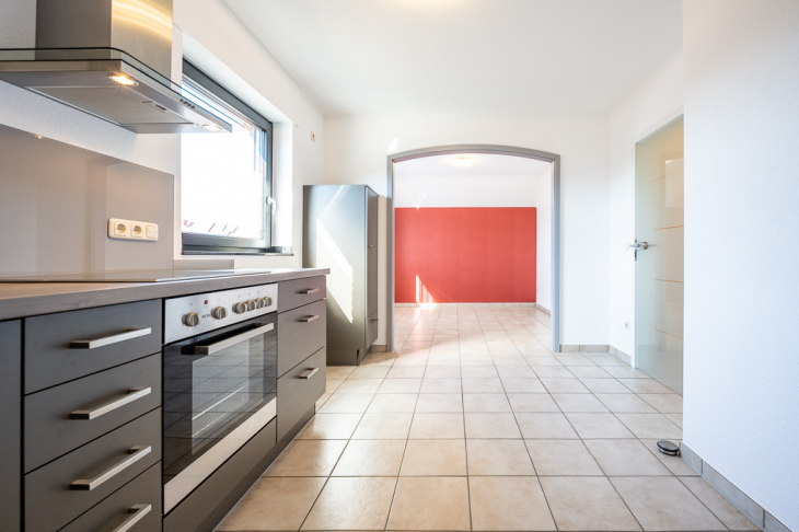Küche mit Blick ins Esszimmer