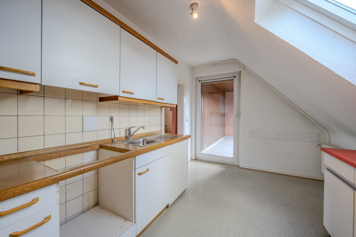 Küche OG mit Ausgang zur Loggia