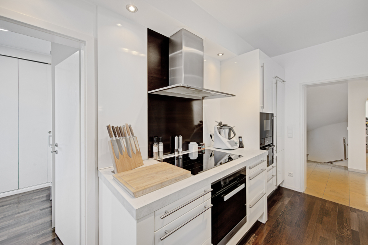 Küche u. separater Abstellraum