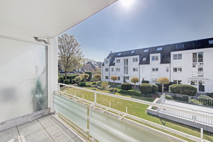 Loggia mit Gartenausblick