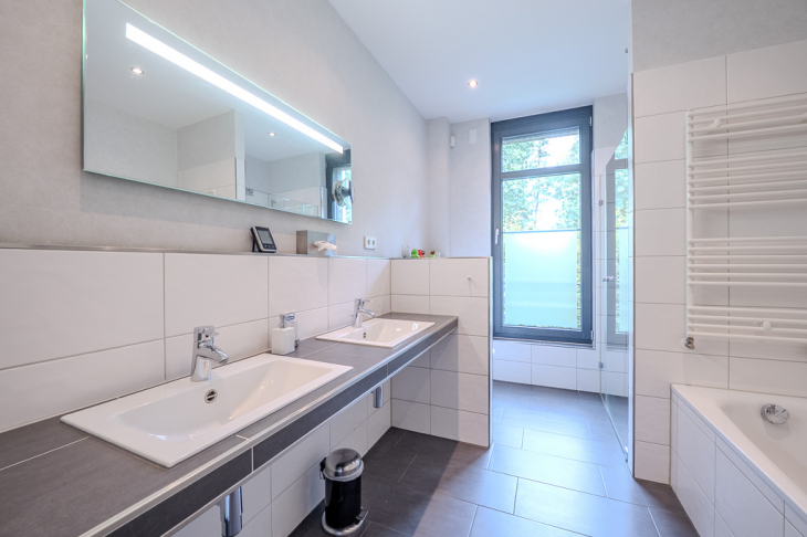  Masterbad mit Vollausstattung