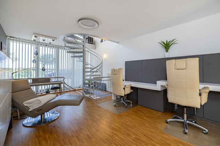 mit separater Arbeitsecke