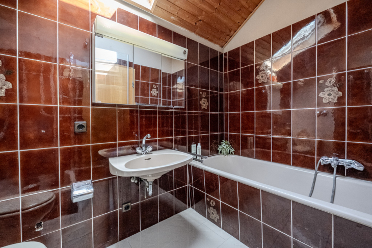 Mit Wanne und Dusche