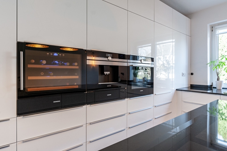 mit Weinkühlschrank