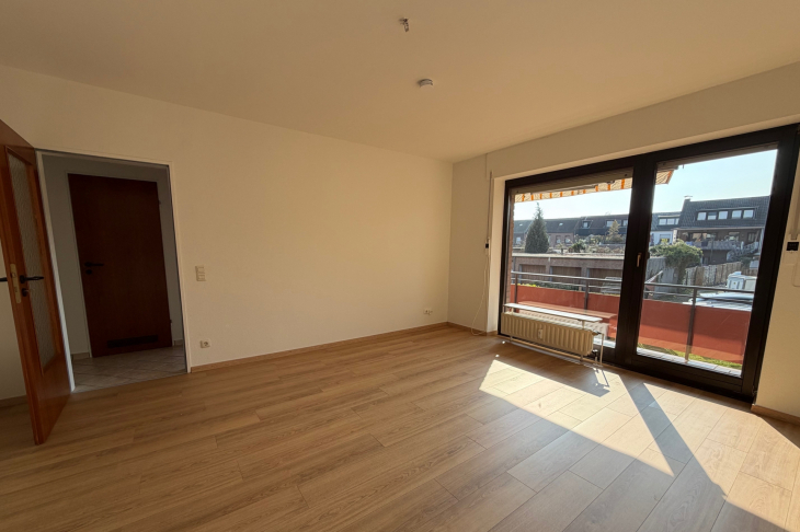 ... mit Zugang zum Balkon