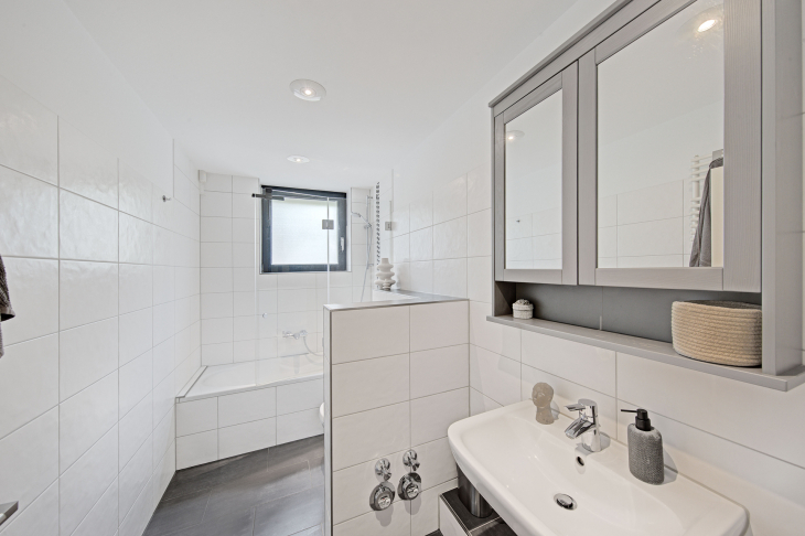 Modernes Badezimmer