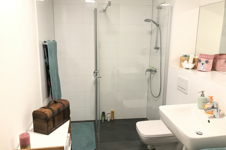Modernes Duschbad