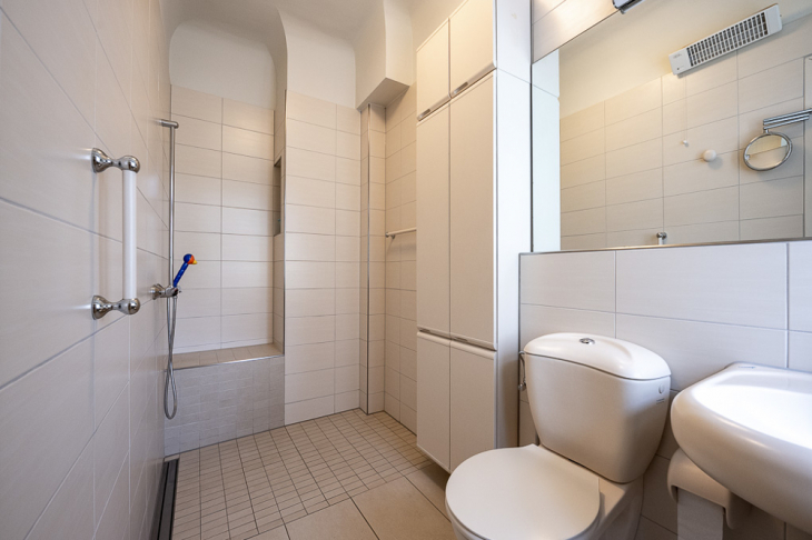 modernes Duschbad EG