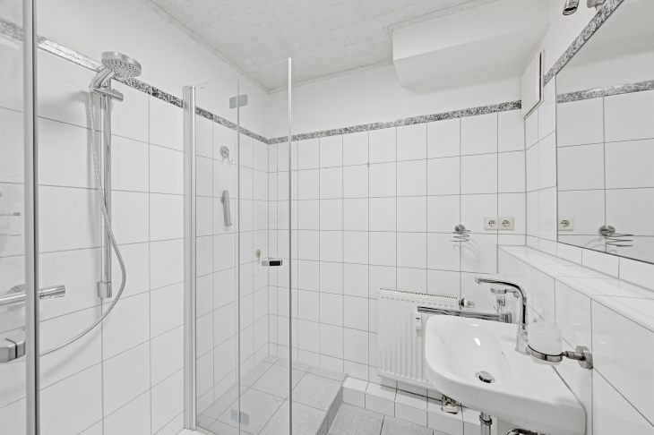 Modernisiertes Duschbad