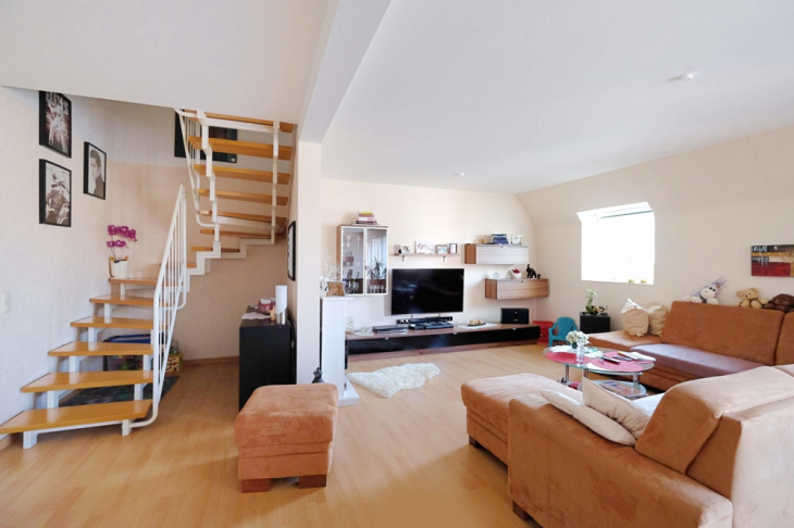 OG, Treppenaufgang zum Schlafzimmer und Badezimmer