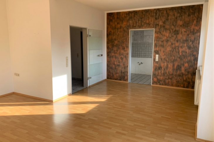 OG Wohn-Essbereich mit Blick zur Küche
