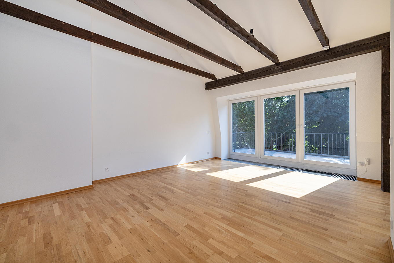 Wohnen mit Charakter – außergewöhnliche Dachgeschosswohnung mit großer Terrasse im Bismarckviertel - Photo 3