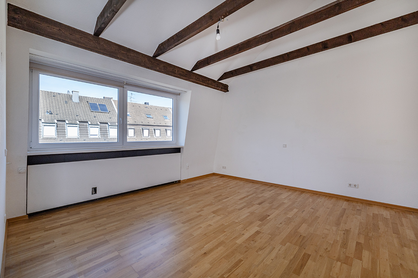 Wohnen mit Charakter – außergewöhnliche Dachgeschosswohnung mit großer Terrasse im Bismarckviertel - Photo 3