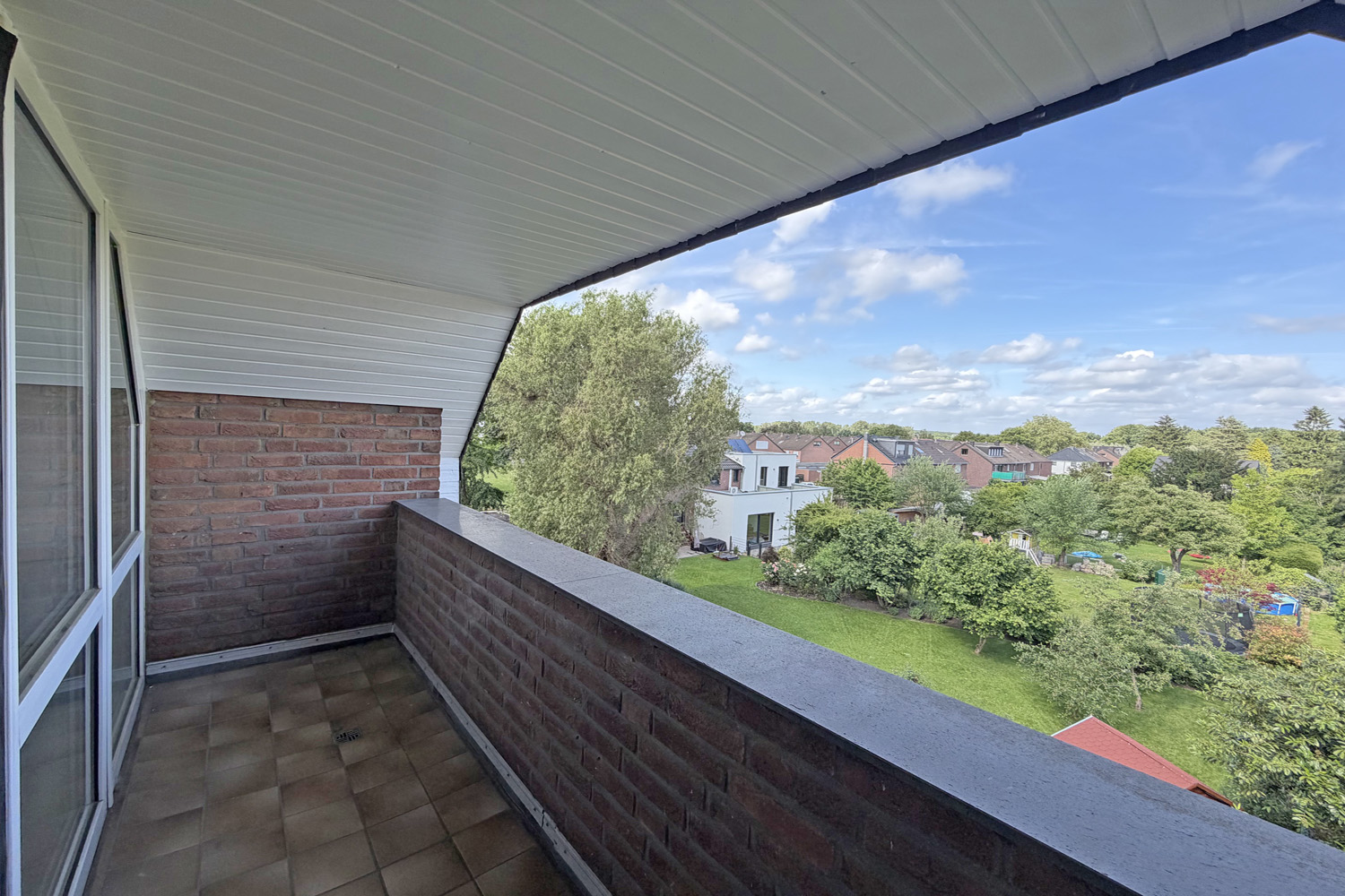 Renovierte 3 Zi-Dachgeschosswohnung mit Balkon im gepflegtem MFH - Photo 4
