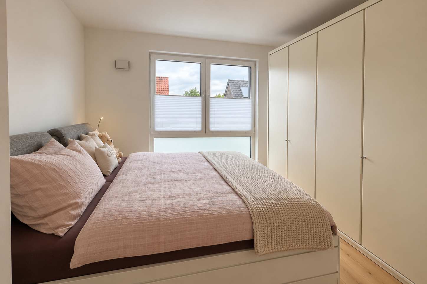Neuwertige 3-Zimmer-Wohnung Baujahr 2022 mit Aufzug, Einbauküche und Tiefgarage in Krefeld-Hüls - Foto 4