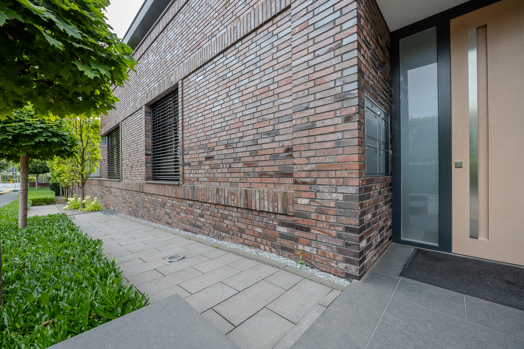 Krefeld-Verberg/Stadtwald! Exklusive Souterrain-Wohnung in moderner 4-Parteien-Architektenvilla - Photo 3