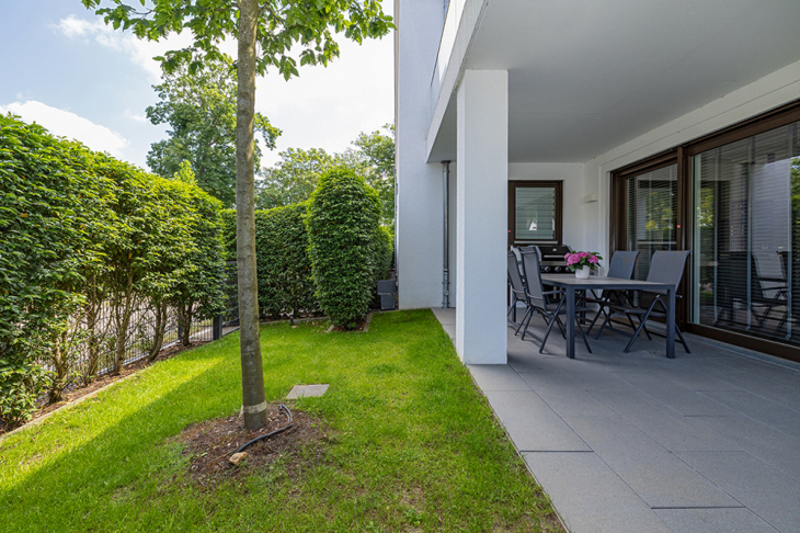 Ost-Terrasse mit privatem Garten