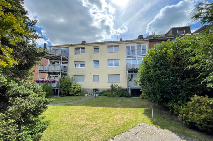 Rückansicht Mehrfamilienhaus