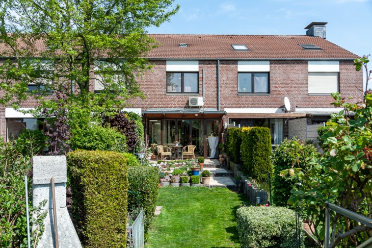 Rückansicht mit Garten (2)