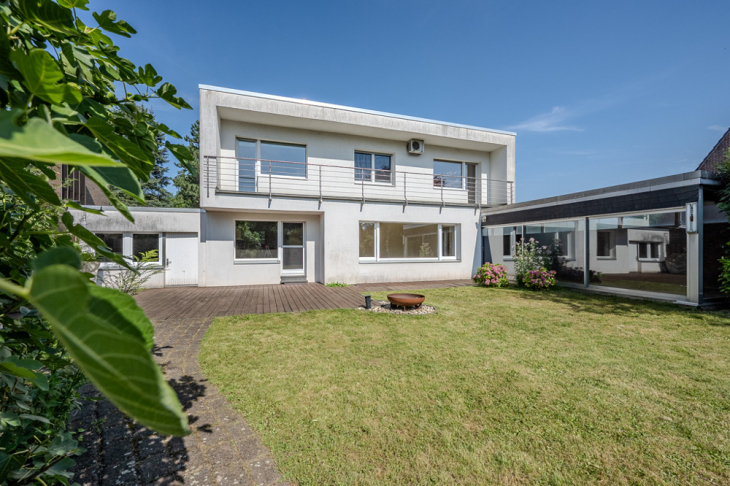 Rückansicht mit Wintergartenanbau