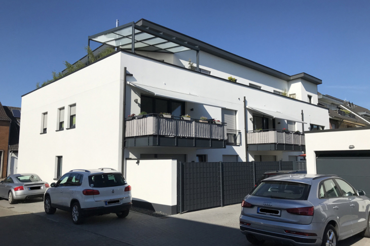 Rückseite Mehrfamilienhaus