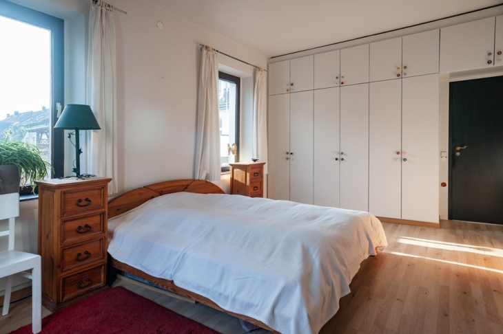 Schlafzimmer Blick zum Einbauschrank