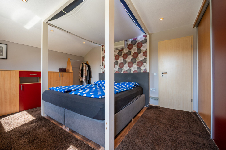 Schlafzimmer Eltern