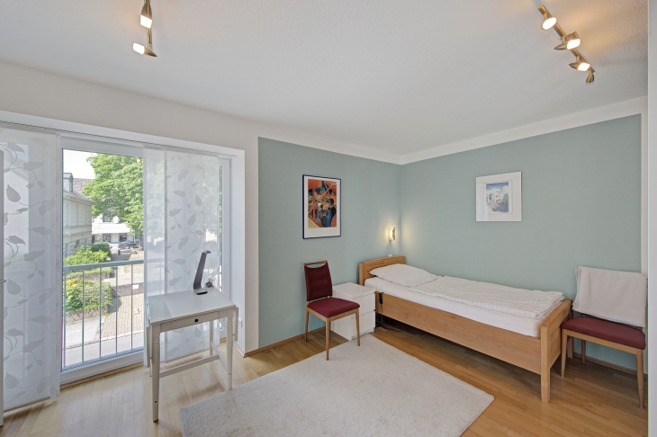 Schlafzimmer mit Blick auf Clemenzplatz