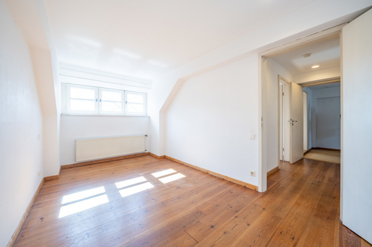 Schlafzimmer mit Blick zum Flur