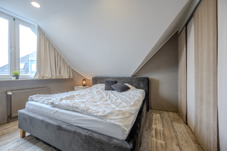 Schlafzimmer mit Einbauschrank