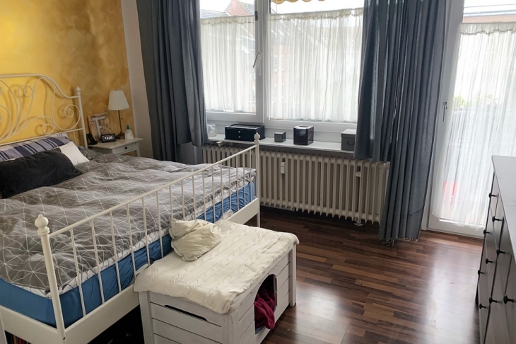 Schlafzimmer mit Sonnenbalkon