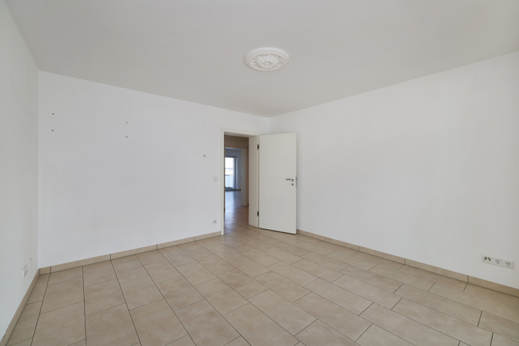 Schlafzimmer mit Zugang Balkon