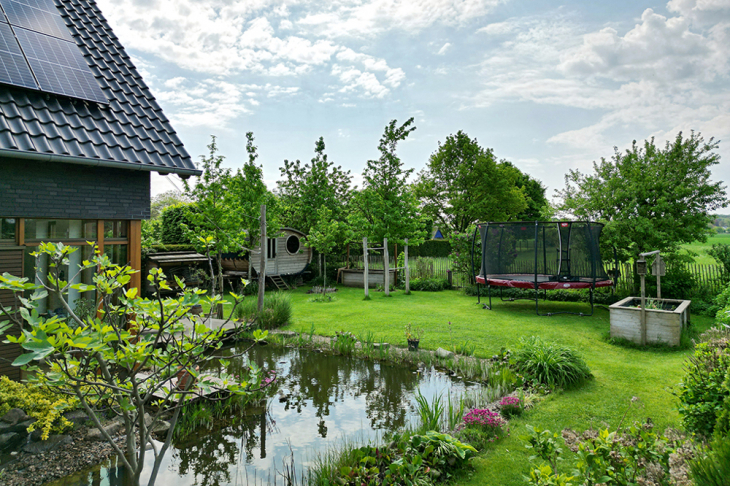 seitl. Blick in den Garten