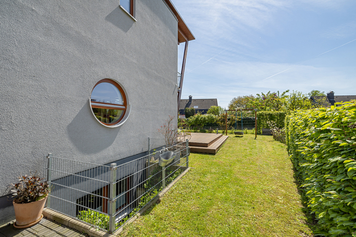 Seitl. Blick in den Garten