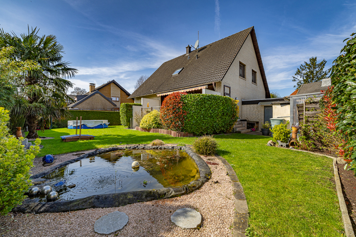 seitliche Gartenansicht