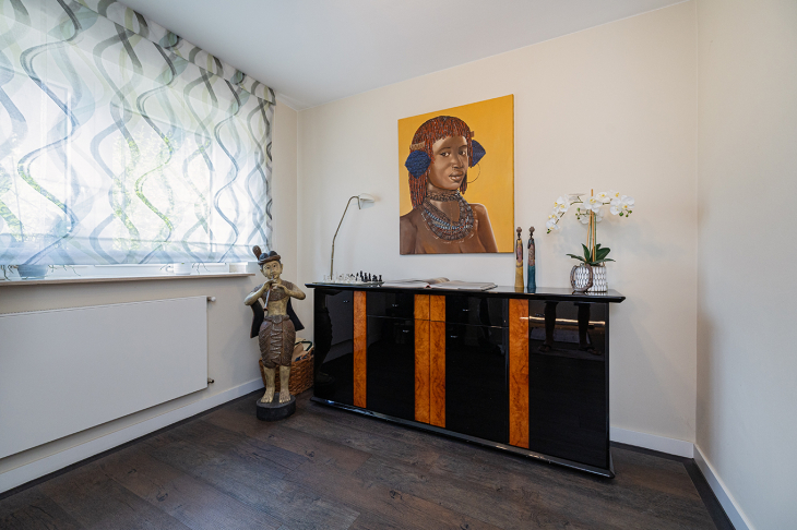 seitlicher Raum Diele z.B. Gästezimmer od. Büro