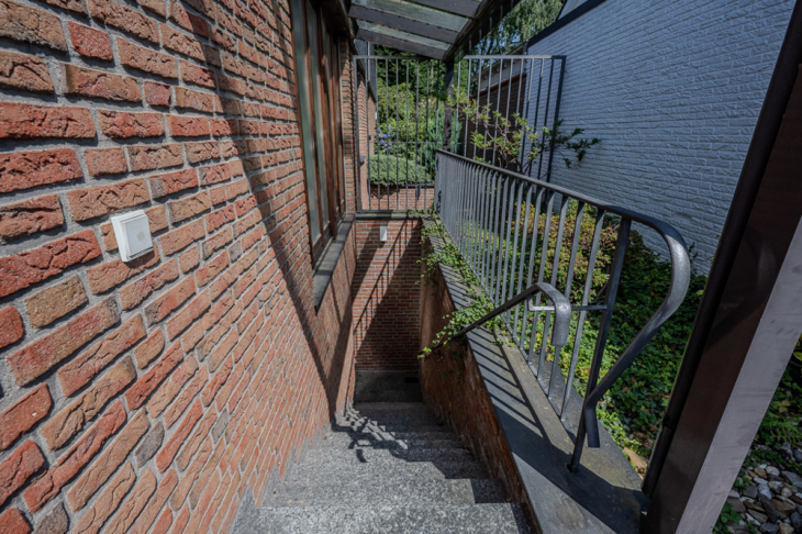 Seitlicher separater Eingang zum Souterrain