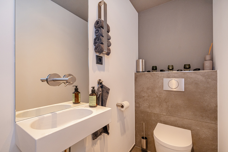 separate Toilette