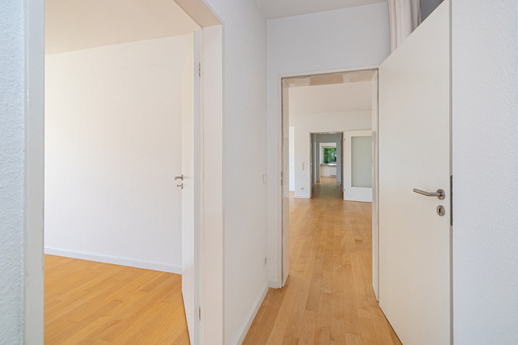 Separates Schlaf- u. Badezimmer