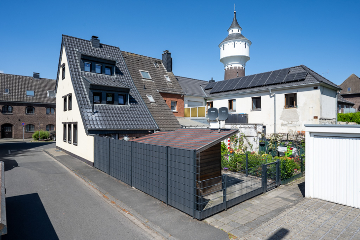 Sichtgeschützt zur Straße
