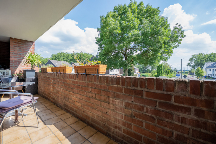 Sonnige überdachte Loggia