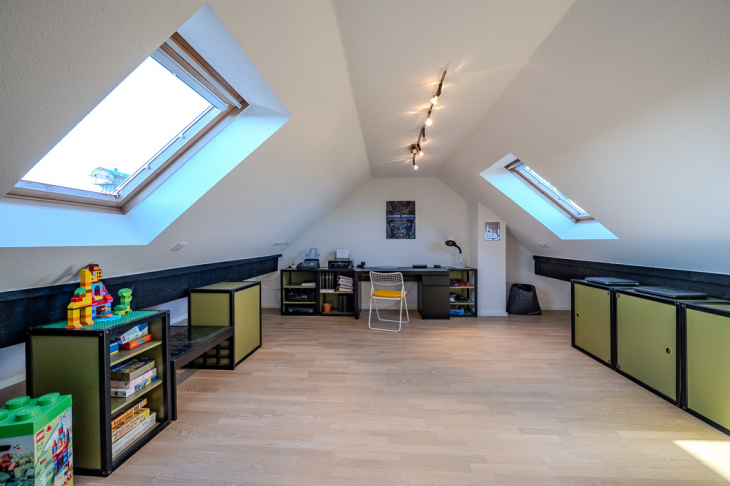 Spitzboden mit 2 Veluxfenstern