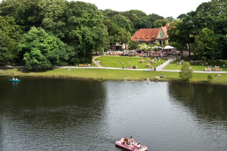 Stadtwaldhaus und See