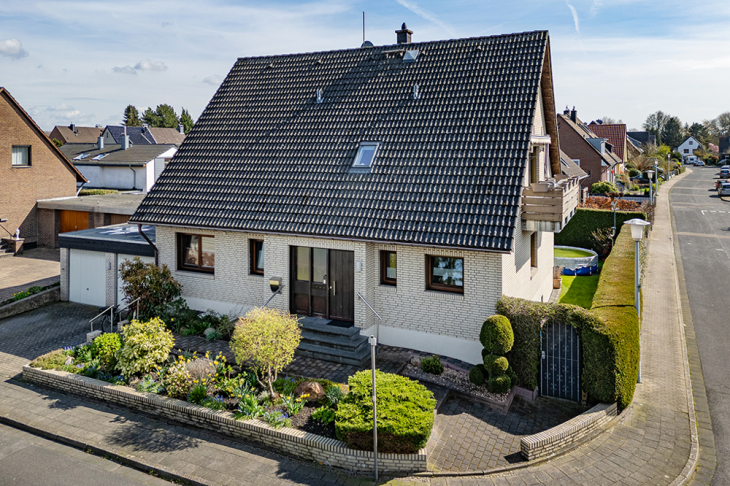 Straßenansicht - Titel