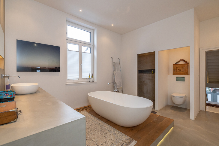 Tageslicht Wannen- und Duschbad