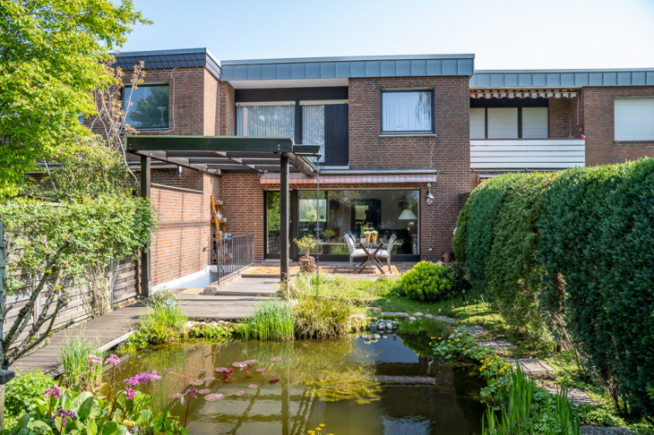 Teich und Terrasse